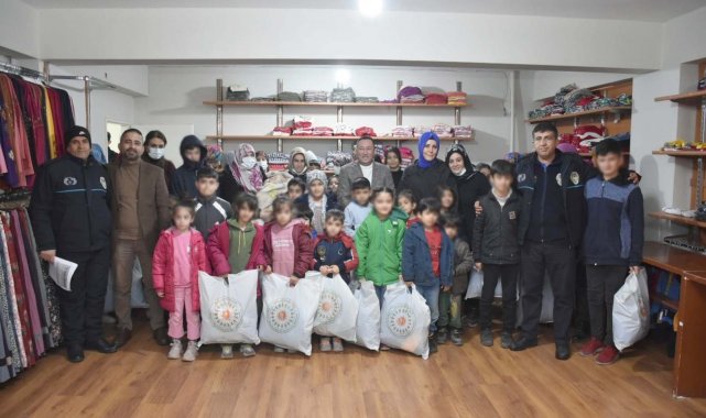 Bağlar Belediyesi 1 ayda 203 çocuğa giysi desteğinde bulundu