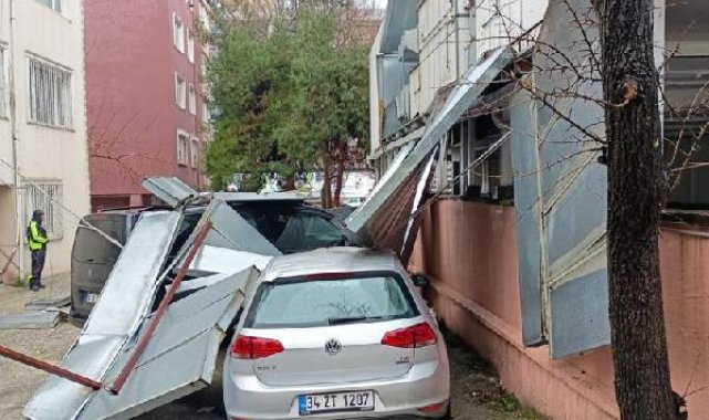 Bahçelievler'de fırtına hastane dış cephesini uçurdu