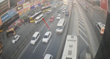 Bahçelievler'de İETT otobüsünün durağa girdiği kaza kamerada