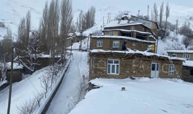 Bahçesaray'da kar yağışı