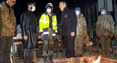 Bakan Akar, Hatay'da Mehmetçik'i denetledi