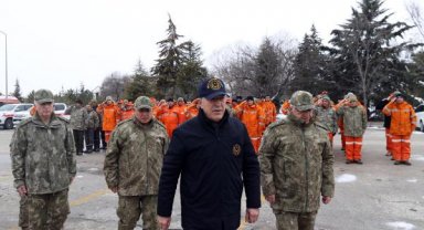 Bakan Akar: Maalesef depremde 3 şehidimiz, yaralılarımız var