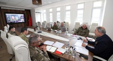 Bakan Akar: TSK, depremin ilk anından itibaren milletinin yanına koşmuştur