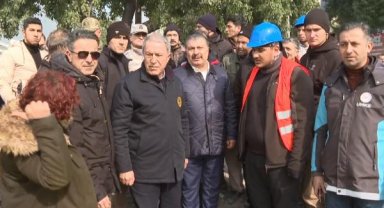 Bakan Akar ve Koca, Hatay'da arama kurtarma çalışmalarını inceledi