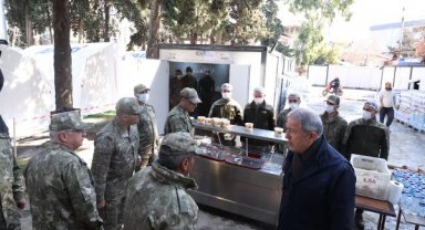 Bakan Akar'dan Hatay'da depremzedelere ziyaret