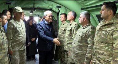 Bakan Akar'dan, Kahramanmaraş'ta sahra hastanesi ziyareti