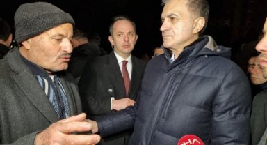 Bakan Kirişci ile AK Parti'li Çelik, Adana'da deprem bölgesinde