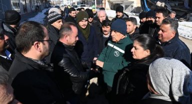 Bakan Kirişci ile AK Parti'li Çelik, Adana'da deprem bölgesinde