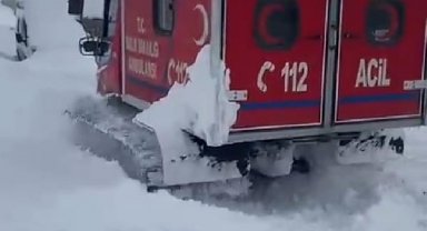 Bakan Koca: Van'da bir köyden çağrı aldığımız hastaya, ekiplerimiz Snowtrack ambulansla ulaştı