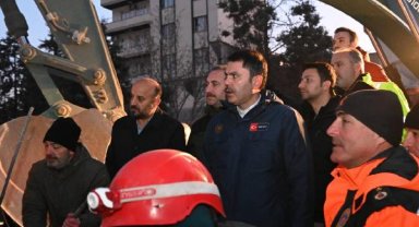 Bakan Kurum, Nurdağı'nda 65 saat sonra mucize kurtuluşa şahit oldu