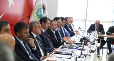 Bakan Nebati: Biz çalışırken ahlaksızlarla da mücadele ediyoruz