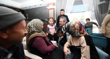 Bakan Özer: Deprem bölgesindeki öğretmenlerin nakilleri sürecini hafta sonu başlatacağız