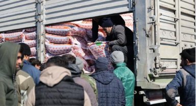 Bakanlıktan depremden etkilenen hayvanlara yem ve mama desteği
