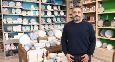 Bardak ve tabakların dahi kırılmadığı zücaciyede deprem anı kamerada