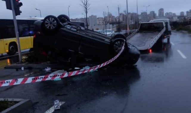 Başakşehir'de hafif ticari araçlar çarpıştı; 1 ölü 2 yaralı