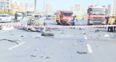 Başakşehir'de karşı şeride geçen otomobil başka bir otomobile çarptı: 1 ölü, 2 yaralı