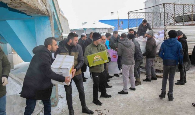 Başkale'de deprem bölgeleri için yardım seferberliği devam ediyor