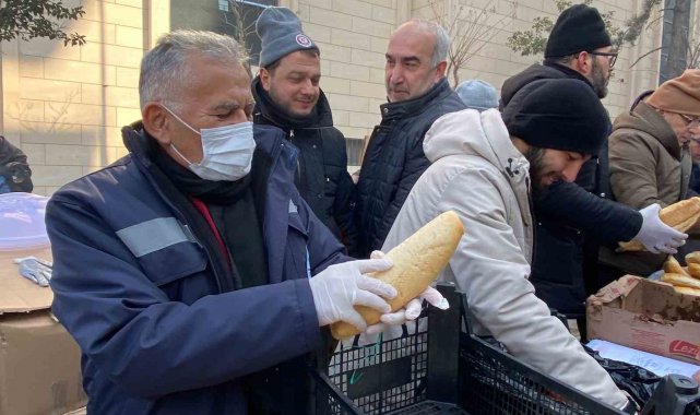 Başkan Büyükkılıç, başkanlarla birlikte deprem bölgesinde yaraları sarıyor
