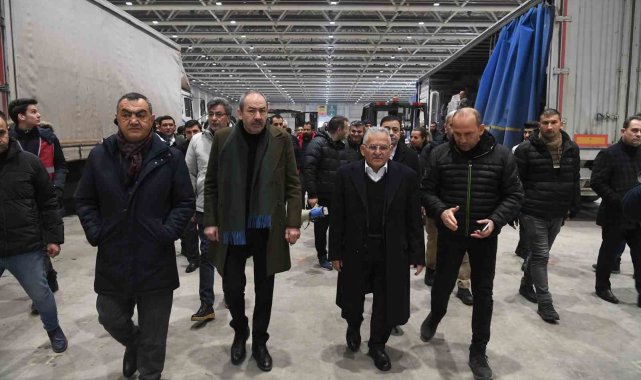 Başkan Büyükkılıç, OSB'de Yardım Toplama Merkezi'ni ziyaret etti