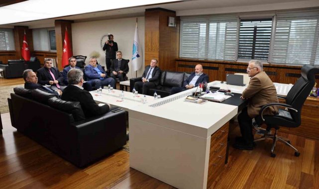 Başkan Büyükkılıç'tan ilçe belediye başkanlarıyla 'deprem' toplantısı