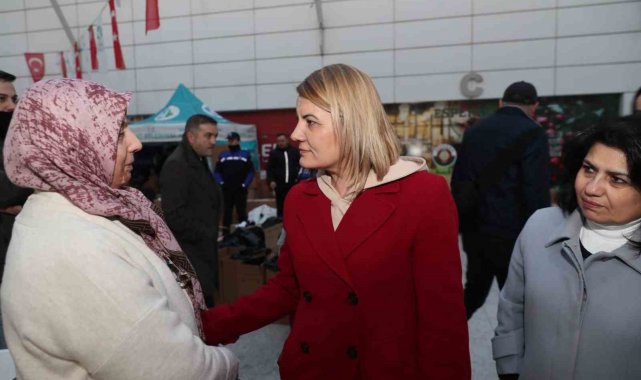 Başkan Hürriyet, İzmit'e gelen depremzedeleri ziyaret etti
