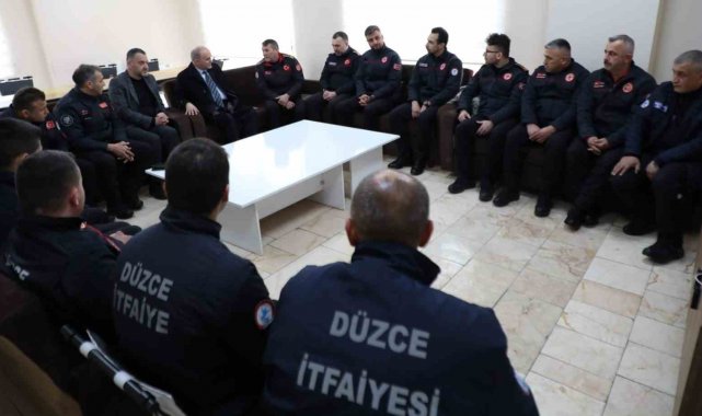 Başkan Özlü'den depremde görev alan itfaiye personeline ödül