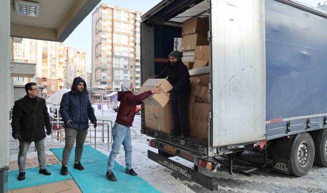 Başkan Yalçın'ın Girişimleriyle Avrupa'dan 5 Tır Yardım Malzemesi Geldi