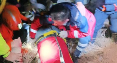 Batman'da hafif ticari araç şarampole devrildi: 2'si ağır 4 yaralı