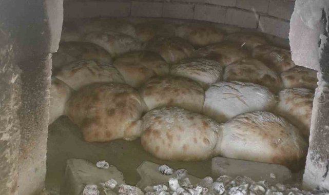 Bayırköylü kadınlar deprem bölgesine göndermek için binlerce ekmek yaptı