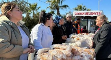 Belediyeden, depremzedelere 70 liraya çorba satan tesisin girişinde çorba ikramı
