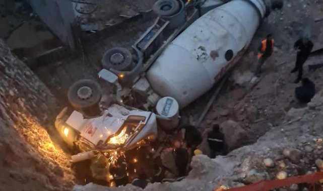 Beton mikseri inşaatta çukura düştü, operatör öldü