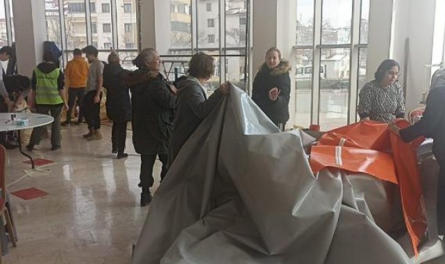 Bilecik Belediyesi, deprem bölgesi için çadır üretimine başladı