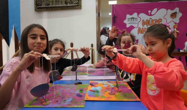 Bilecik'te çocuklar yarıyıl tatilinde kukla yaparak eğlendi