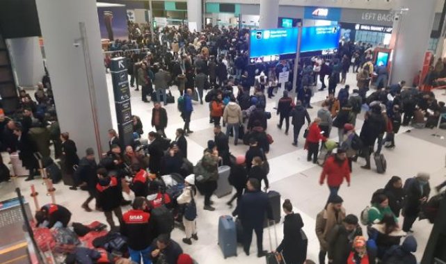 Binlerce yardım gönüllüsü İstanbul Havalimanı'na akın etti