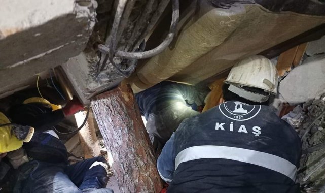 Bir güzel haber daha: Enkaz altından bir kişi daha sağ kurtarıldı