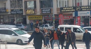 Birlikte içki içtikleri Burak'ı öldüren 2 şüpheli, tutuklandı