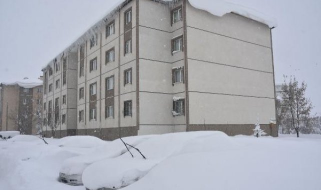 Bitlis'te 302 köy yolu ulaşıma kapandı; eğitime 1 gün ara verildi