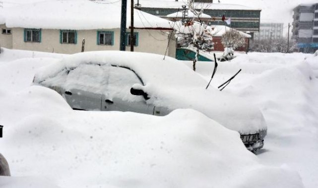 Bitlis'te 82 köy yolu, kardan kapandı