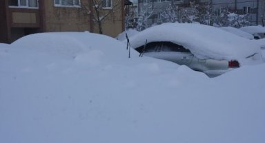 Bitlis'te kar, yerini soğuk havaya bıraktı, çatılarda buz sarkıtları oluştu
