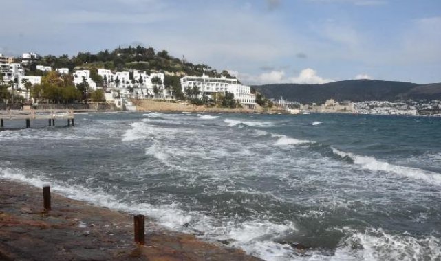 Bodrum'da feribot seferlerine fırtına engeli