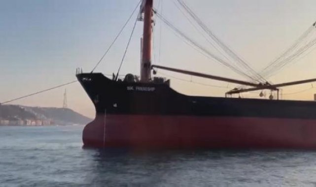 Boğaz'da kargo gemisi arızalandı