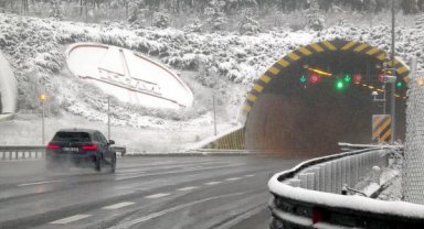 Bolu Dağı geçişinde kar yağışı ve sis