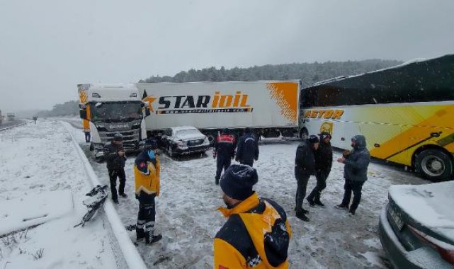 Bolu'da zincirleme kaza; 5 yaralı, İstanbul yönü kapandı