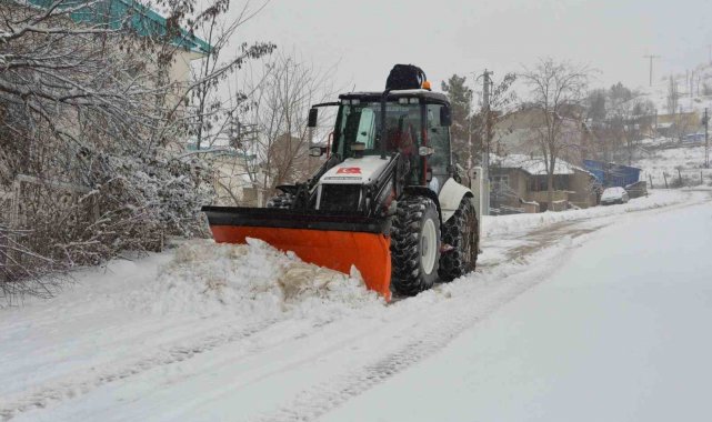 Bozüyük'te kar temizleme çalışmaları devam ediyor