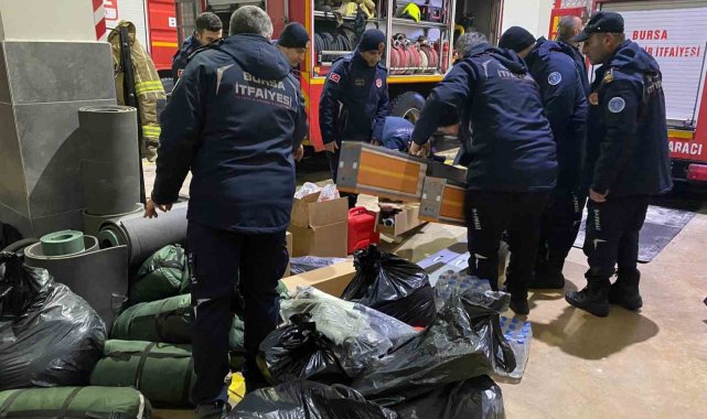 Bursa AFAD ve Büyükşehir İtfaiye Dairesi ekipleri deprem bölgesine doğru yola çıktı