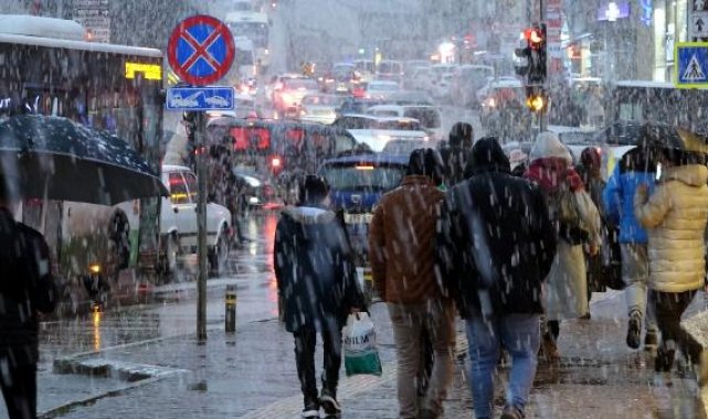 Bursa kent merkezinde kar yağışı başladı