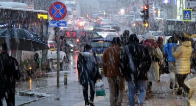 Bursa kent merkezinde kar yağışı başladı