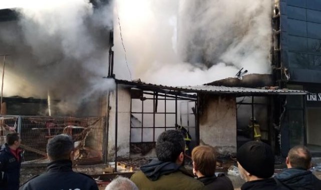 Bursa'da iş yeri yangını, mobilya imalathanelerine sıçradı