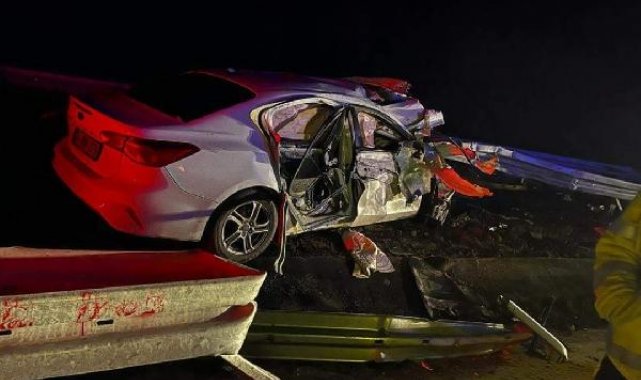 Bursa'da otomobil, bariyerlere çarptı: 1 ölü, 1 yaralı