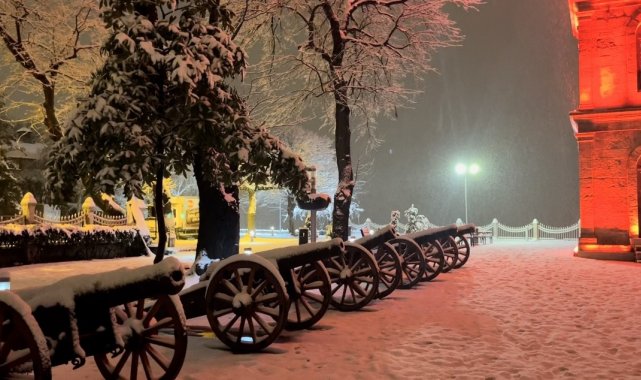 Bursa'da şiddetli kar yağışı etkisini gösterdi